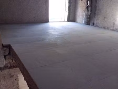 box à louer au 1étage de 2m2 à 65m2