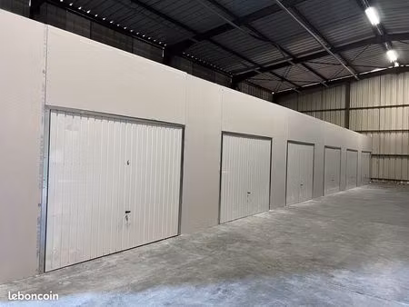 box/garage/parking camping car