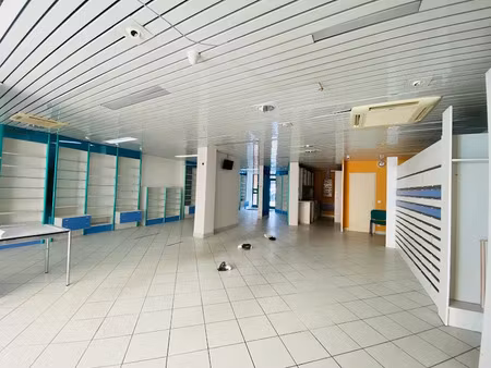 vente locaux professionnels 2/3 pièces 143 m² à gaillard (74240)  160 000 €