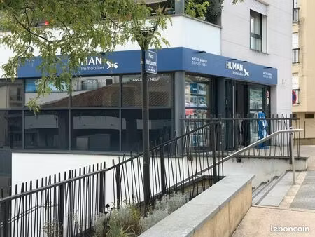 local commercial 101 m²