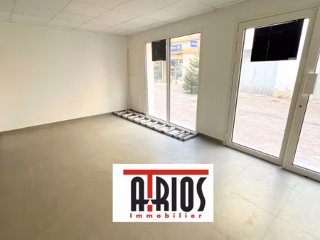 location local commercial 66m2 la garde 83130 - 1400 € - surface privée