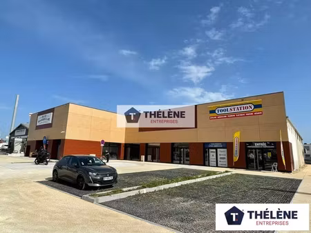 vente local commercial 247m2 lattes 34970 - 65000 € - surface privée