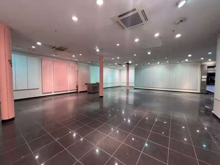 location local commercial 216m2 poitiers 86000 - 2917 € - surface privée