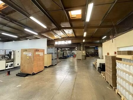 location local d'activités saint georges les baillargeaux 2 715 m²