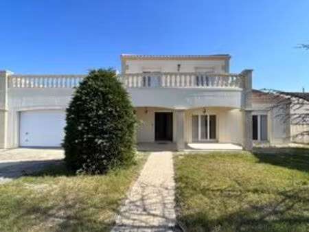 maison de luxe en vente à le haillan  nouvelle-aquitaine