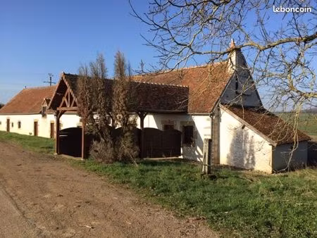 maison longère de 40 m de long et terrain 2500 m²