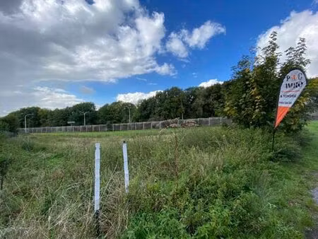 terrain à bâtir de 17a21ca pour une 3f.