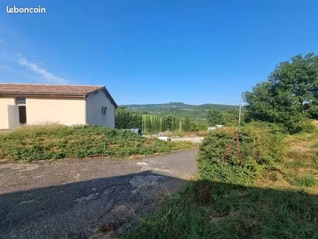 local 686 m² crupies