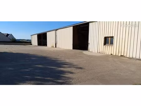 local de stockage grandes portes