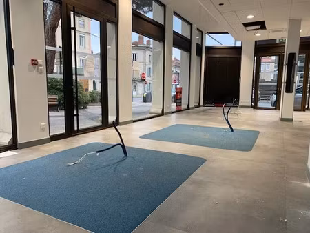 location locaux professionnels 100 m² à mazamet (81200)  750 €