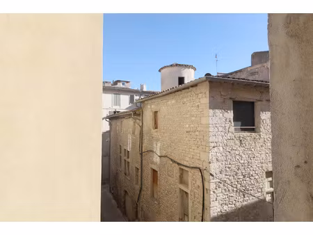 nimes ecusson studio de 19 m2