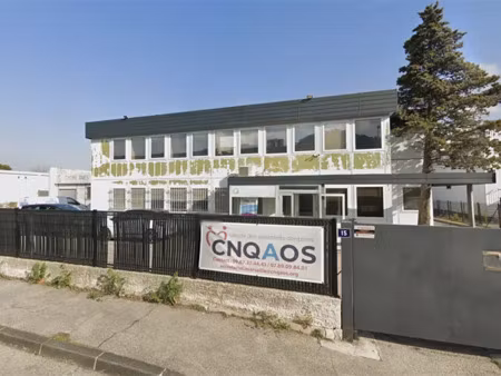 a louer - 600 m2 de locaux - 2 000m2 d'extérieurs - marseille 9ème