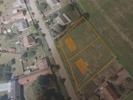 à 7 km de roye (autoroute a1) et à 20 mn de la gare tgv haute-picardie 