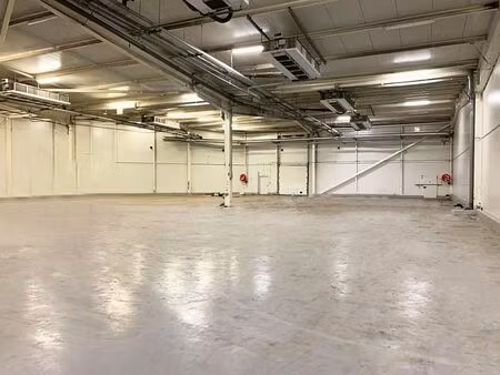 location local d'activités orly 1 943 m²