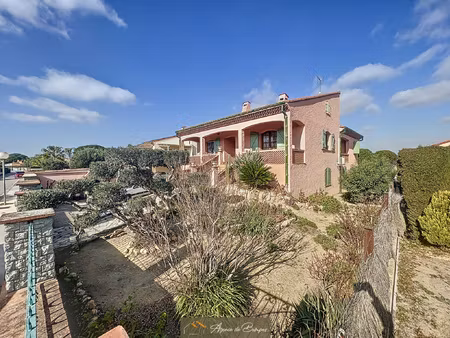 -villa 3 faces env 190 m2 hbts sur 635 m2 de terrain -garag