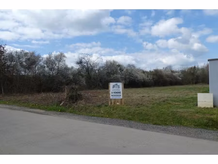 terrain à bâtir de 1 249 m2 à damouzy