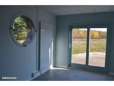 bureau a louer st-sauveur-en-puisaye 22m²