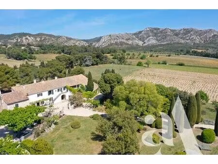 luxury 12 pièces farmhouse en location les baux-de-provence  france