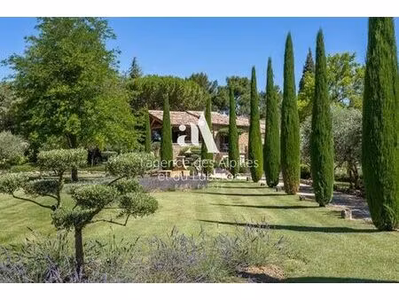 luxury 8 pièces farmhouse en location oppède le vieux  provence-alpes-côte d'azur