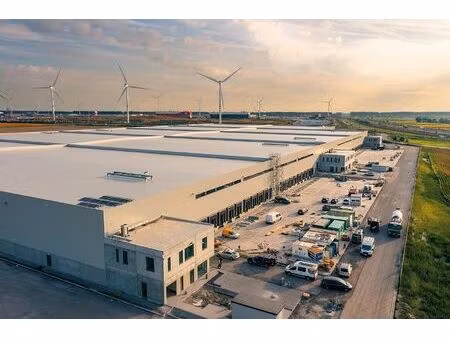 logistieke magazijnen met kantoren te huur