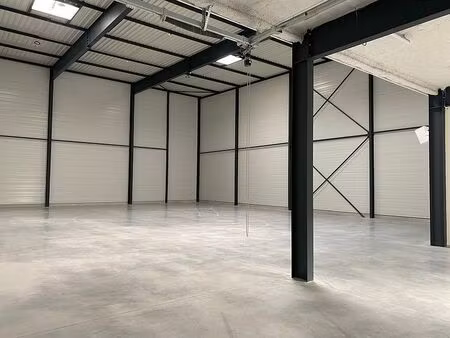 location local d'activités osny 385 m²