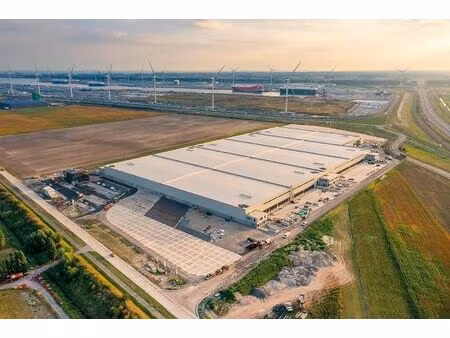 logistieke magazijnen met kantoren te huur