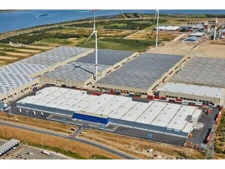 industrieel pand met kantoren te huur