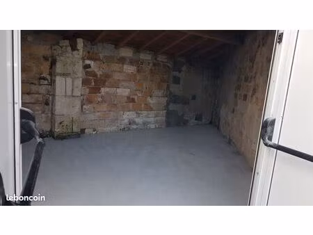 local 12m² pour entreposage