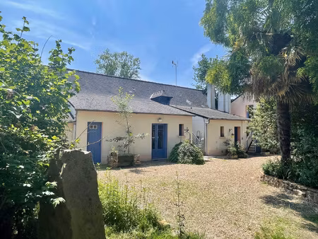 ancien corps de ferme rénové avec 2 hectares et dépendances