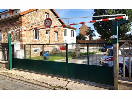 parking sécurisé à louer villeneuve le roi proche gare rer d