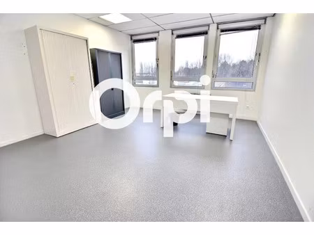 location locaux professionnels 21 m² à ris-orangis (91130)  490 €