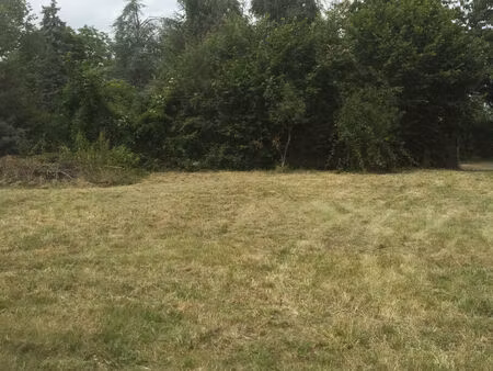 terrain constructible de 827 m² à pleumartin