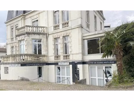 location commerce 7 pièces 130 m² à pau (64000)