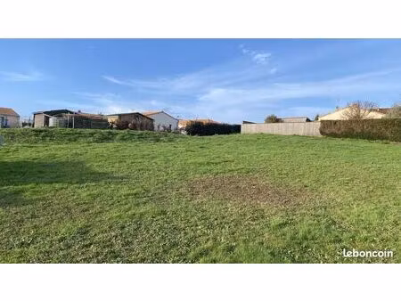 terrain 1 366 m² la chataigneraie