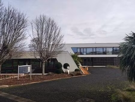 location bureau niort 1 234 m²