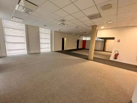 location bureau 228 m² à tours (37200)