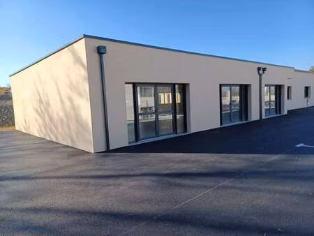 location bureaux et commerces à bressuire (79300) : à louer / bressuire