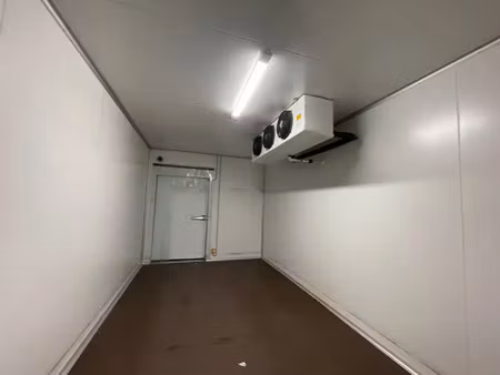 local d'activités de 2034m²