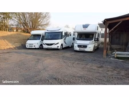 emplacement pour camping car  bateau  voiture de collection et de prestige