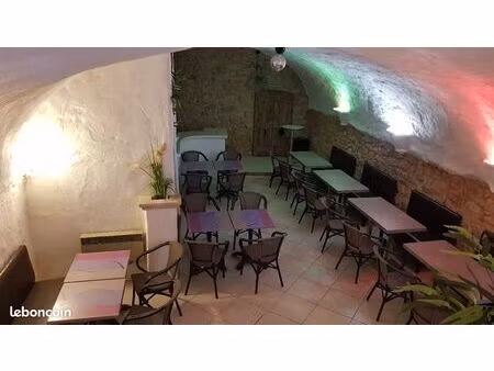 murs restaurant ou local commercial de 141 m2