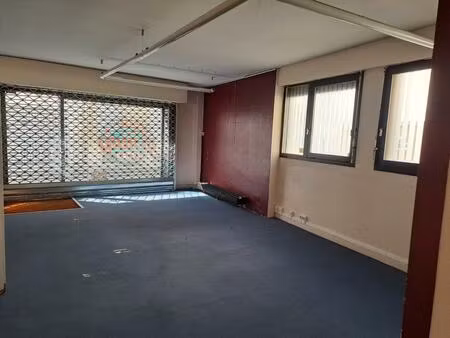 local professionnel - 120m²