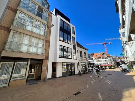 local commercial situé en plein centre de heist  juste à cô