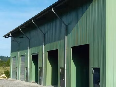 local de 168 ² situé à la roche des arnauds za les iscles possibilité 2×168 ²