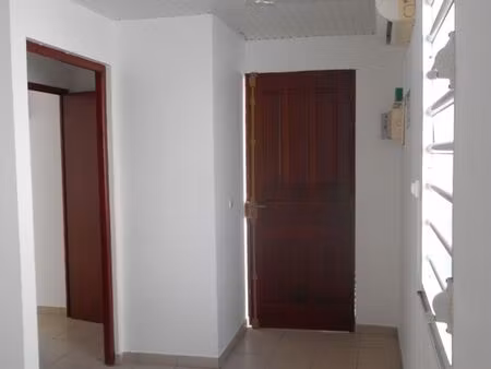 local professionnel au bourg du françois