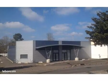 local 750m2 a 100 m hyper carrefour