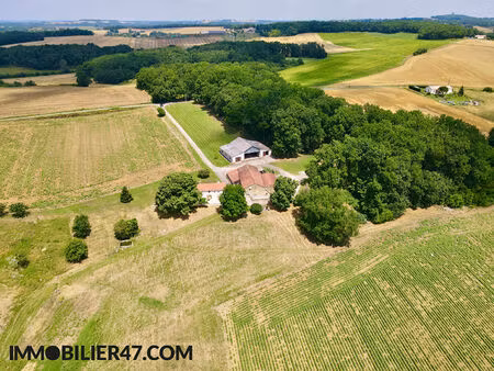 propriete en pierre avec dependances