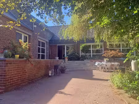 maison de campagne en l bénéficiant de beaux volumes  piscin