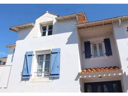 vente maison piscine à saint-gilles-croix-de-vie (85800) : à vendre piscine / 227m² saint-