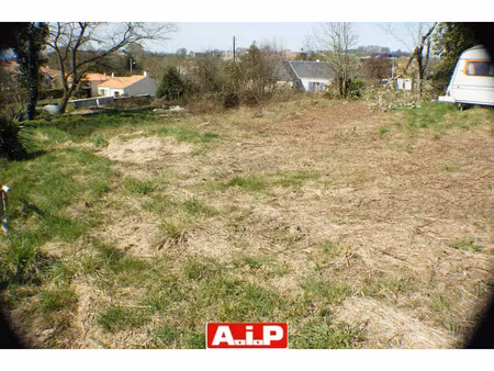 vente terrain 1621 m² antigny (85120)