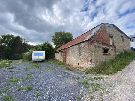 hangar d'environ 50 m2 sur terrain constructible sur bousign